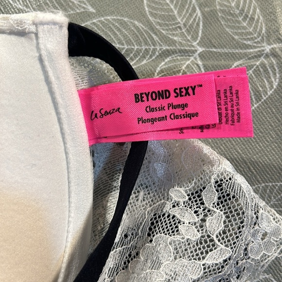 La Senza Classic Plunge Padded Bra. - Picture 5 of 6